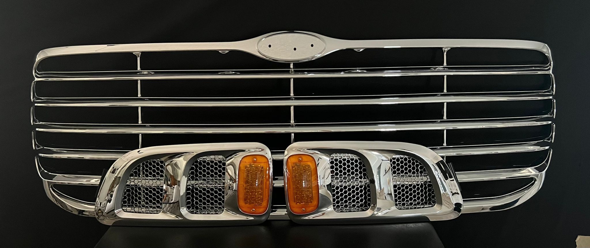 combo 1 front grille + hood side vent