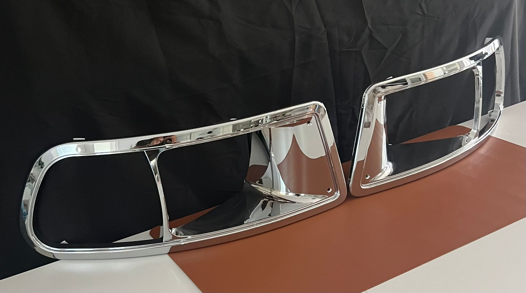 Bezel headlamp Chrome 06 30545 002 and 06 30545 003 5
